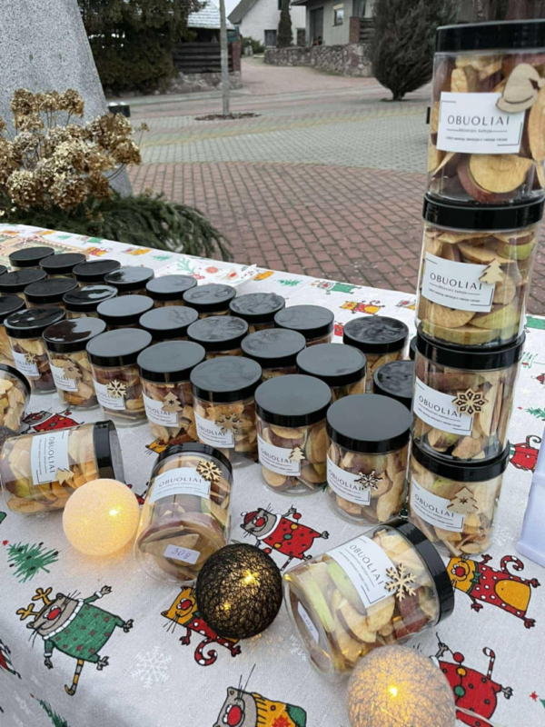 Liofilizuotais obuoliais prekiavo per Kapčiamiesčio kalėdinės eglės įžiebimo šventę.