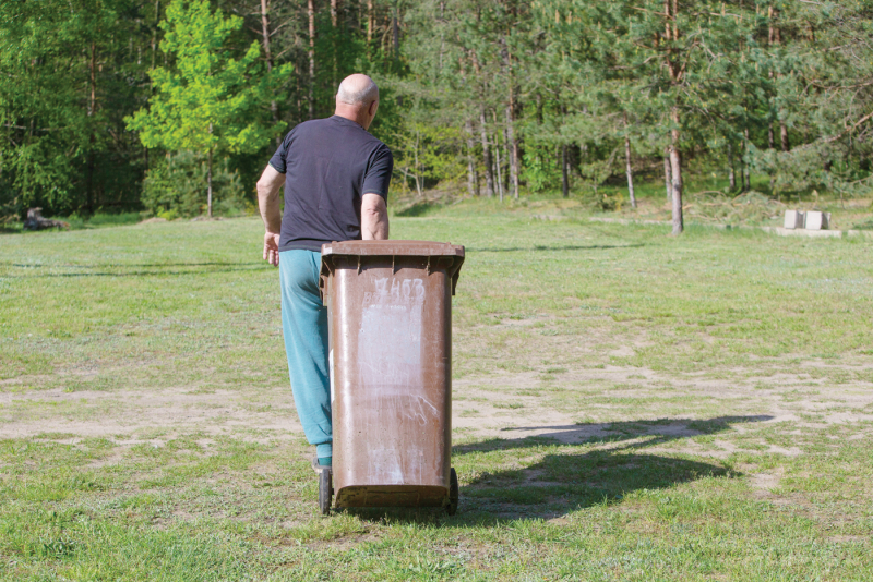 Gyventojai skundžiasi dėl neaiškių atliekų vežimo grafikų.