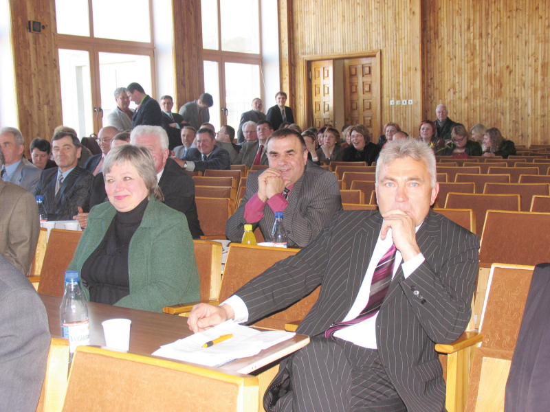Per darbo metus J. Vabuolui (antras iš dešinės) ne kartą teko kalbėti iš tribūnos, argumentuoti ir aiškinti.