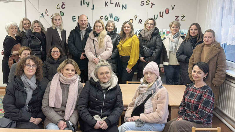 Projekto įgyvendinimo akimirkos. Naudingų žinių gavo gausus būrys Lazdijų ir Elko ugdymo įstaigų bendruomenių žmonių.