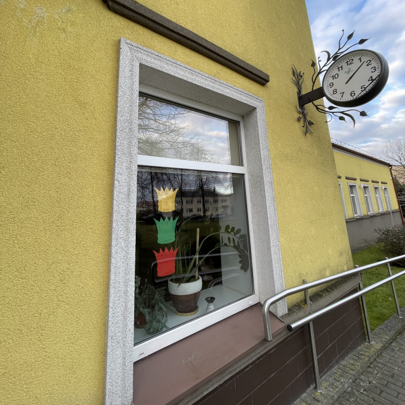Lazdijų kultūros centro langus jau puošia „Laisvės karūnos”.