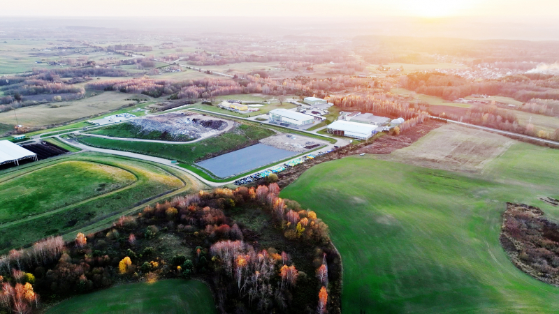 ARATC technologijų parkas, kuriame tvarkomos iš įmonių ir gyventojų surinktos komunalinės atliekos.<em>A. Mikelionio nuotr.</em>