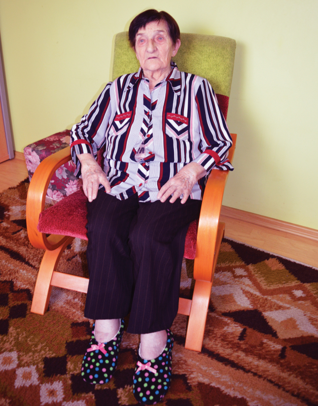 <strong>Artimųjų A. Vilčinskienė prašo į jos karstą įdėti kryžiažodžių.</strong>