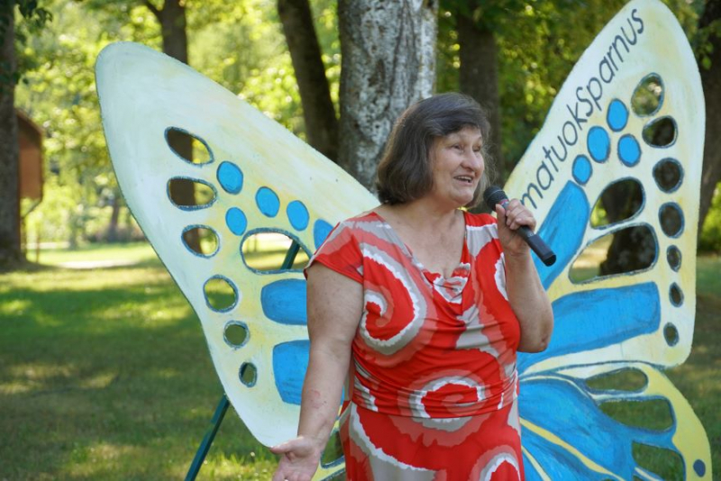 R. Kaženauskienė Lazdijų rajono savivaldybės socialinės globos centro surengtame renginyje, skirtame globėjams, sakė, kad visi mes vienas kitam esame didžiausia dovana. Nereikia pamiršti tuo džiaugtis ir už tai dėkoti Dievui.