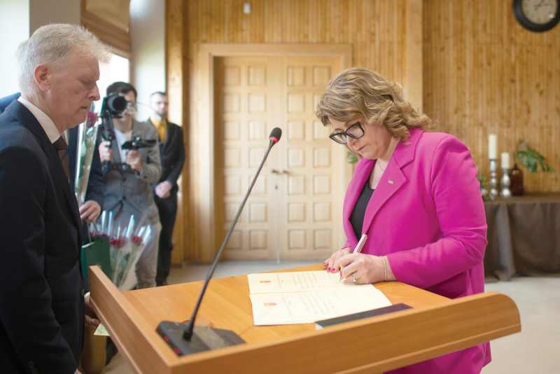 J. Juodzevičienė šį pavasarį jau trečią kartą prisiekė sąžiningai dirbti rajono žmonėms.