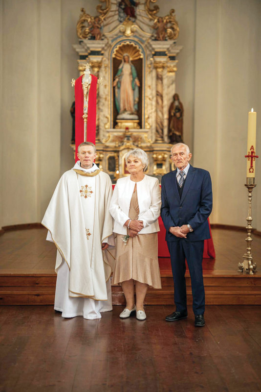 Santuokos įžadus atnaujino Kučiūnų bažnyčioje.