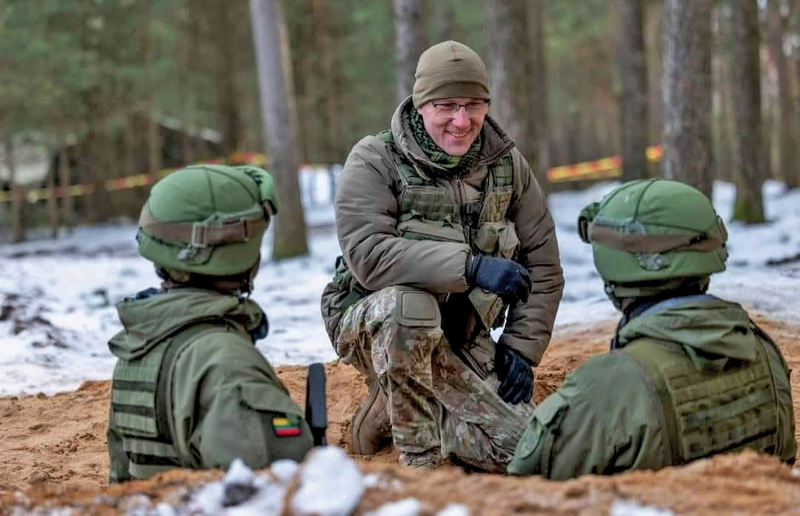 Lietuvos kariuomenės mokykloje Kaune kaip instruktorius A. Jesinskas ištarnavo 13 metų. 