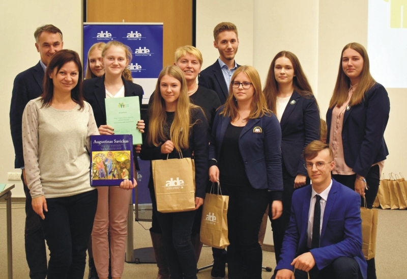 <strong>Lazdijų Motiejaus Gustaičio komanda su europarlamentaru Petru Auštrevičiumi, jo padėjėja Jūrate Levickiene.</strong>