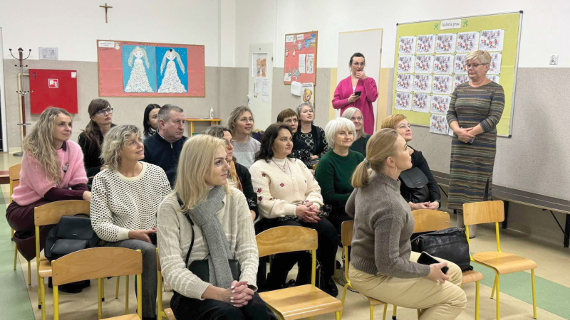 Projekto įgyvendinimo akimirkos. Naudingų žinių gavo gausus būrys Lazdijų ir Elko ugdymo įstaigų bendruomenių žmonių.