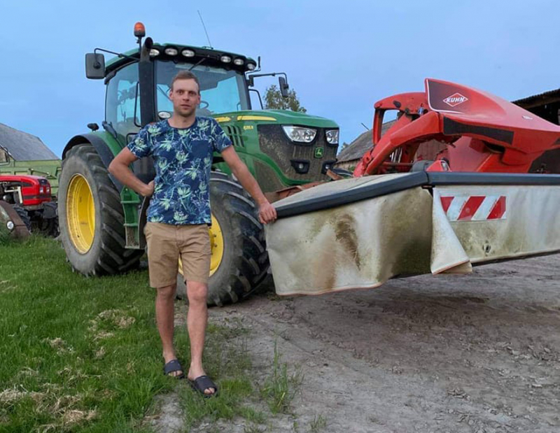 Gautos paramos lėšos Robertui Plauškai padėjo sustiprinti ūkį: įsigytas galingesnis traktorius, nauja pašarų ruošimo, žemės dirbimo technika.