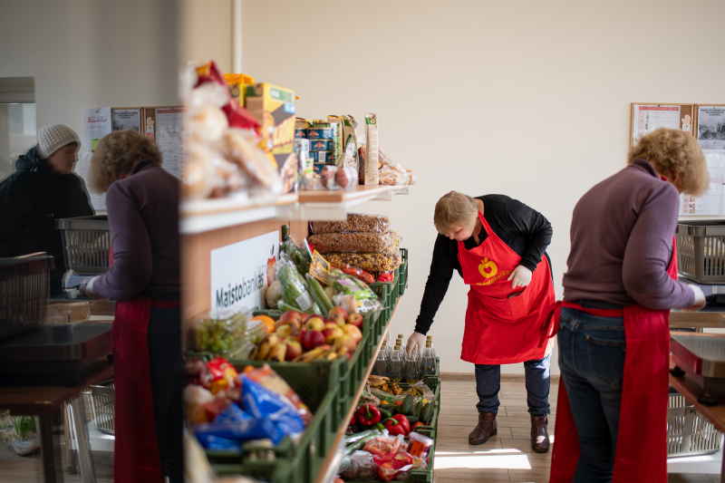 Savanorės Maisto banko atiduotuvėje.<em> L. Vaičiūnienės nuotr.</em>