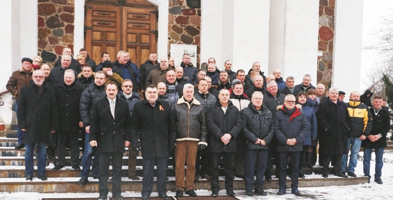 <strong>Atminimo lentos žuvusiems  Afganistano kare bei kituose kariniuose konfliktuose ir misijose atidengimo dalyviai po mišių bažnyčioje.</strong>