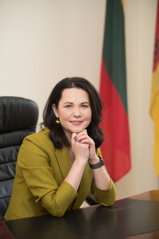 „Rajono gyventojų interesai, o ne kas teisus, yra svarbiausia. Šiuo atveju drąsiai galime pasakyti, kad kaip žmogus vardą, o ne vardas žmogų puošia, taip ir tai, kokias ir kiek paslaugų teikia įstaiga, o ne jos pavadinimas yra svarbiausia“,  – sako rajono savivaldybės merė Ausma Miškinienė. 