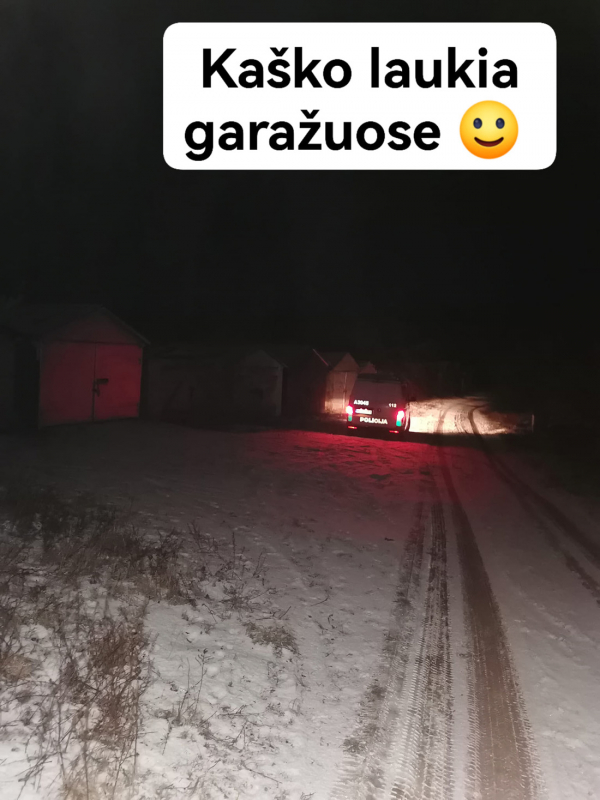 Vakar vienas veisiejietis užfiksavo policijos operaciją ir pasidalijo socialiniame tinkle.