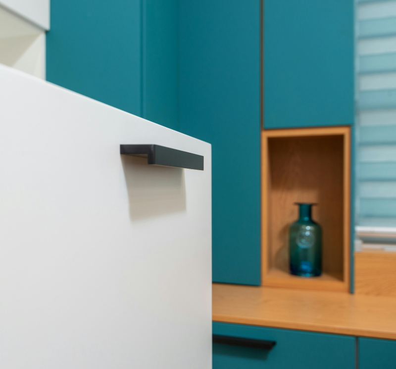 <a href="https://www.pexels.com/photo/drawer-against-cabinet-and-vase-in-modern-kitchen-6956123/">https://www.pexels.com/photo/drawer-against-cabinet-and-vase-in-modern-kitchen-6956123/</a>