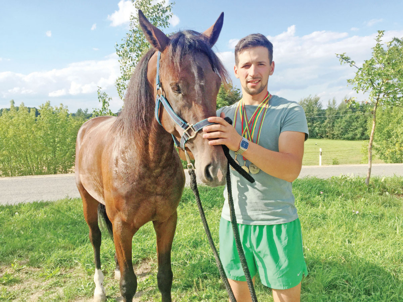 „Jeigu Lazdijų hipodromas būtų tinkamas treniruotis, tai rezultatai būtų daug aukštesni“, – mano patyręs vadeliotojas E. Juškauskas.