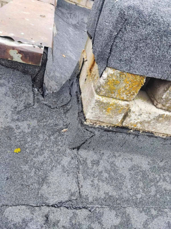 Daugiabučio gyventojai susivienijo dėl prakiurusio stogo.