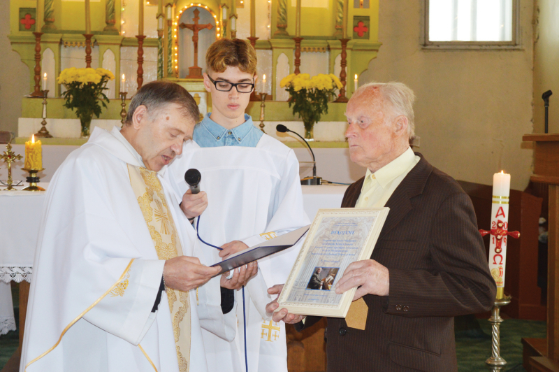 <strong>J. Mikalauskas (dešinėje): „Sunkiai dirbau nuo mažens. Visą gyvenimą – be atostogų”.</strong>